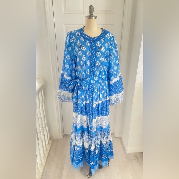 🆕 A loves a long sleeve belted maxi dress. - Picture 4 of 16